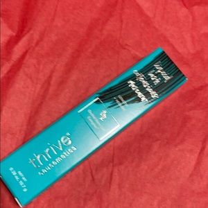 Thrive black mascara